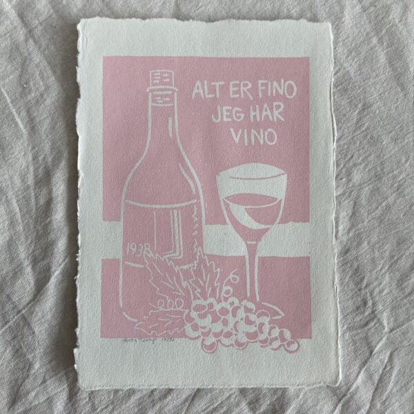 Alt er fino jeg har vino - lyserød A4 - Image 2